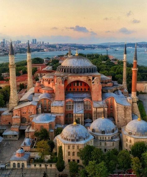 Turkey Cities, Aya Sofia, Turkey Painting, Istanbul Turkey Photography, Byzantine Architecture, Istanbul City, Istanbul Travel, Mosque Architecture, Blue Mosque