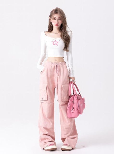 #aesthetic #pose #pink #outfit #outfitinspo #cute #chinese #korean #coquette #y2k #kawaii #kpop #pink #dior #star #douyin Cute Pants Aesthetic, Cute Dance Outfits, Big Pants Small Shirt, Y2k Pink Outfit, Korean Fashion Pink, Pink Y2k Outfit, Aesthetic Pants, Pink Pants Outfit, Moda Kpop