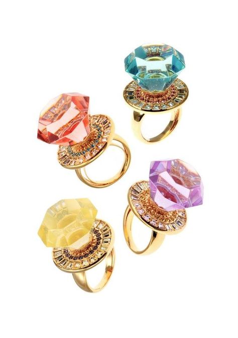 Cute idea for a bridal shower or bachelorette party. Wedding ideas Candy Rings, Ring Pop, Colored Stones, Funky Jewelry, Put A Ring On It, Cute Jewelry, Beautiful Jewelry, Piercings, Jewelry Box