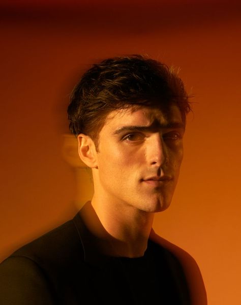 Jacob Elordi Photoshoot, Jacob Elordi Aesthetic, Floyd Lawton, Soccer Jokes, Boss The Scent, Teen Wolf Quotes, Jacob Elordi, Men Photography, Colorful Portrait