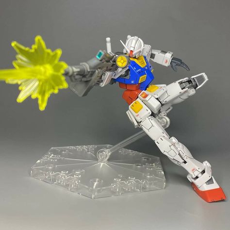 Gundam Posing, Gunpla Pose, Gunpla Posing, Gundam Pose, Custom Gunpla, Gundam Toys, Lego Spaceship, Action Pose Reference, Vinyl Art Toys