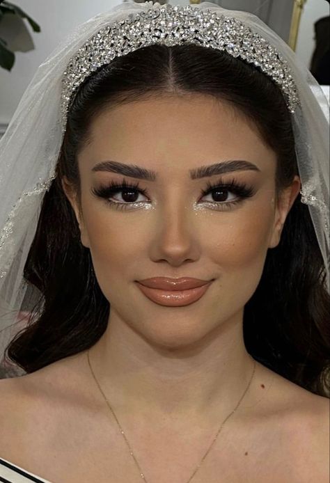 Makeup Looks Quinceanera Blue, Simple Makeup Looks With Glitter, Quince Makeup Soft Glam, Basic Quince Makeup, Make Up Sweet 16, Quince Make Up Natural, Neutral Quince Makeup, Quiencera Makeup, Mexican Wedding Makeup