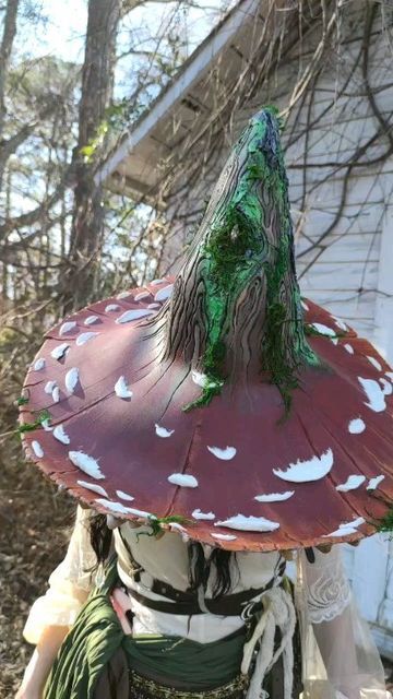 🥀Mossyfox 🍂 on Instagram: "Hand over all your goodboy points, sinner 👇 #mushroomhat #mushroomwitch #mushroomwitchhat #witchhat #mushroomdance" Brown Mushroom Hat, Horror Mushroom, Mushroom Outfits, Mushroom Witch, Mushroom Outfit, Forest Princess, Mushroom Costume, Mushroom Hat, Morel Mushroom