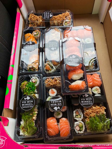 Sushi Take Out, Food Delivery Packaging, Lunch Catering, Sushi Love, Sushi Recipes, Picnic Food, Japan Food, Food Videos Desserts, Food Themes