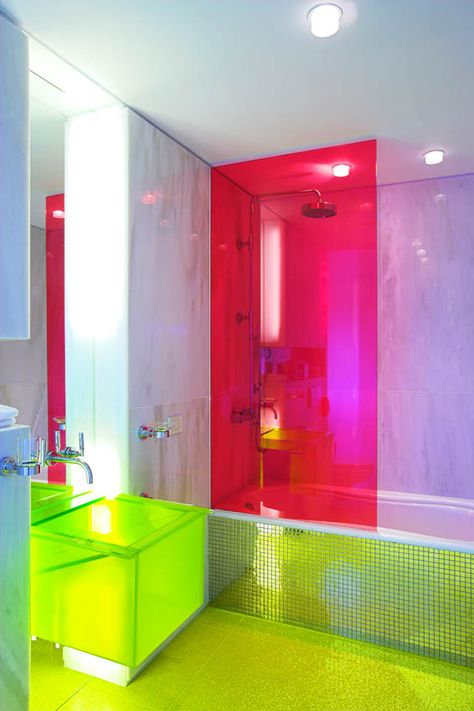 Crazy Interior Design, Neon Bathroom, Pop Art Bathroom, Funky Bathroom, Eclectic Bathroom, Funky Style, In Bathroom, Palembang, Dream House Interior