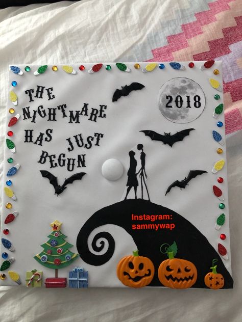 Nightmare Before Christmas Graduation Cap, Nightmare Before Christmas Grad Cap, Grad Cap High School, Disney Caps, Cap Decoration Graduation, Graduation Cap Designs College, 2025 Graduation, Graduation Cap Decoration Diy, High School Graduation Cap