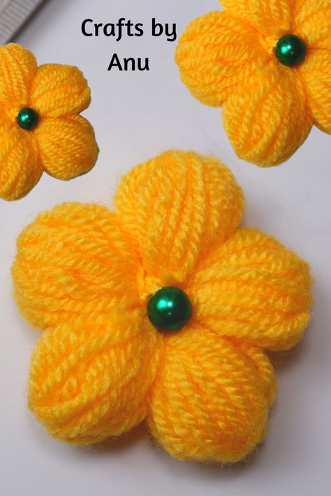 Hand Embroidery Ideas, Knitted Flower Pattern, Yarn Sewing, Yarn Flower, Woolen Flower, Woolen Craft, Big Wool, Homemade Quilts, Yarn Flowers