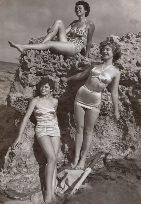 Discover more about the history of the bikini and the earliest two-piece swimsuits. #bikini #fashion #swimwear #beachscene Best Swimsuits, Background Vintage, Vintage Beach, Nashville Tennessee, Download Free Images, Vintage Pictures, Vintage Photographs, Swimwear Fashion, Beach Girl