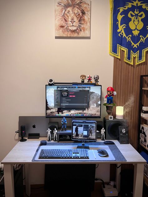 Ipad And Monitor Setup, Macbook Ipad Setup, Macbook Pro Desk Setup, Macbook Setup, Desk Spaces, Ipad Setup, Desk Idea, Workstation Desk, Pro Art