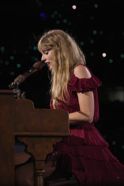 Aaron Dessner, My Tears Ricochet, Folklore Album, Scooter Braun, I Wish You Would, Estilo Taylor Swift, Taylor Swift The Eras Tour, Playing Piano, Taylor Swift Wallpaper