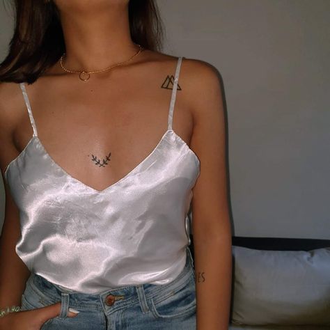 Tattoo Ideas Female Clavicle, Small Cleavage Tattoos Women, Minimal Chest Tattoo, Minimal Shoulder Tattoo, Cleavage Tattoos For Women, Cleavage Tattoos, Tattoos For Women Small Meaningful, Cute Simple Tattoos, Tattoo Minimal