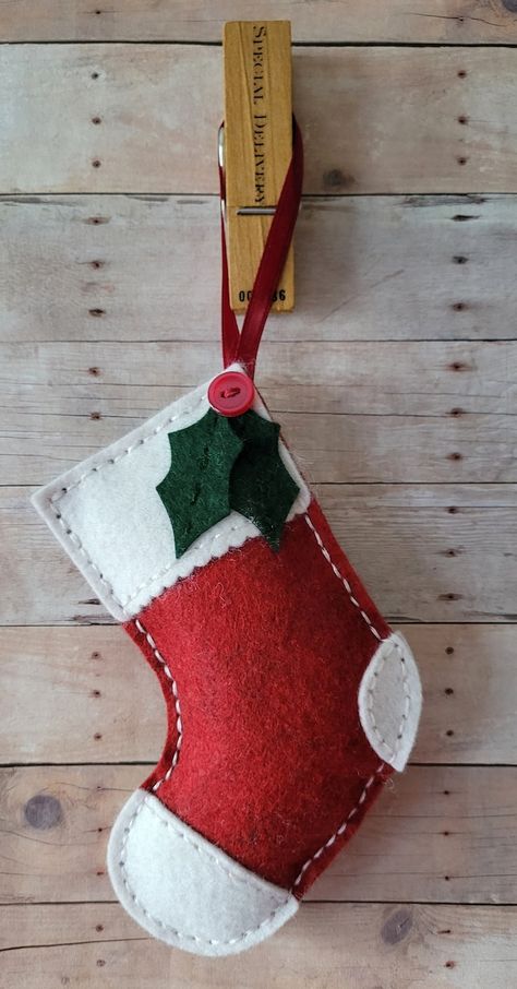 3weebirds - Etsy UK Felt Diy Christmas, Felt And Sequin Ornaments, Hand Stitched Christmas Ornaments, Christmas Felt Projects, Diy Sewn Christmas Ornaments, Felt Stocking Ornaments, Felt Sweater Ornament, Diy Christmas Ornaments Felt, Handmade Christmas Stocking