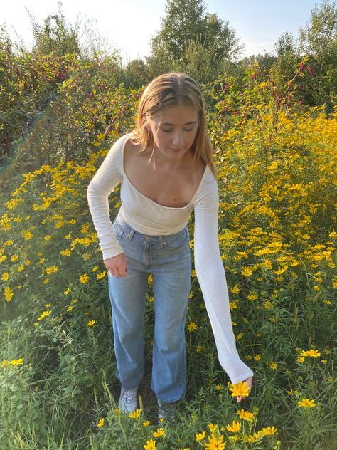 Flower Field Outfit, Flower Field Aesthetic, Field Outfit, Field Aesthetic, Spring Semester, Girl Style, Flower Field, Fit Inspo, Summer 2023