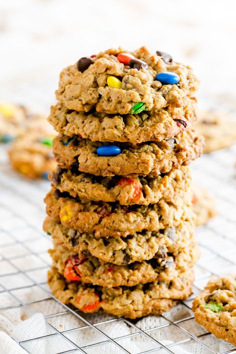 Gluten Free Monster Cookies, Cookie Biscuits, Cookies Sans Gluten, Biscuits Recipes, Monster Cookies Recipe, Cookies Gluten Free, Peanut Butter Roll, Free Lifestyle, Gluten Free Recipes For Dinner