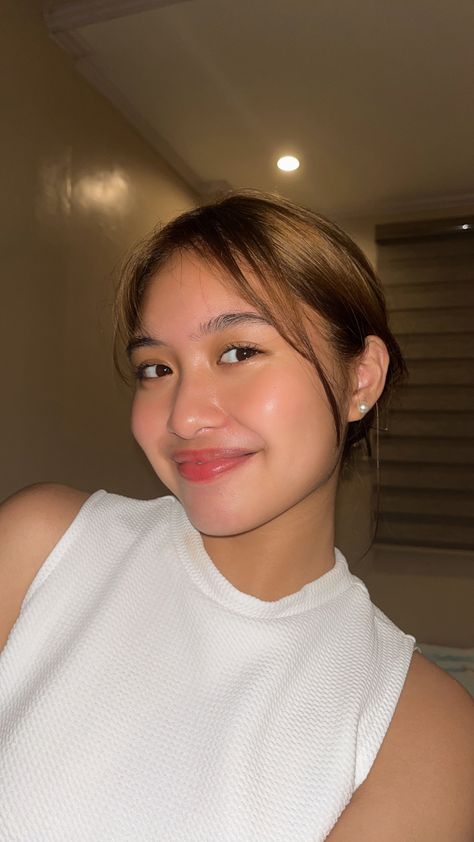 #kathrynbernardo #poses #aesthetic #philippines #filipinabeauty #morena #filipina Aesthetic Philippines, Filipina Woman, Philippine Women, Poses Aesthetic, Hip Hop Artwork, Fake Acc, Kathryn Bernardo, Look Alike, Face Claims