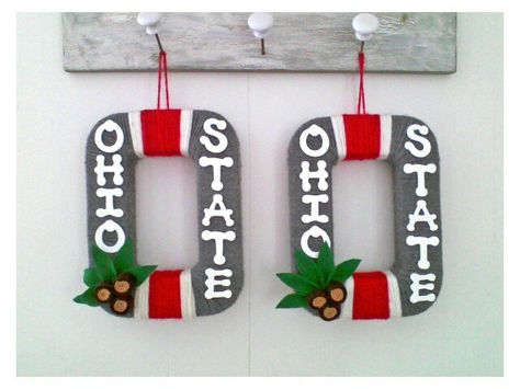 Ohio State Buckeyes Block "O".  Yarn wrapped with painted wooden letter and felt… Ohio State Ornaments, Unique Christmas Gifts Diy, State Ornaments, Ohio State Buckeyes, Unique Christmas Gifts, Ohio State, Wooden Letters, Ornaments Diy, Diy Christmas Gifts