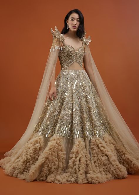 Reception Lehengas, Engagement Dress For Bride, Bride Reception Dresses, Reception Outfits, Indian Wedding Gowns, Sangeet Outfit, Fashion Show Dresses, Wedding Lehenga Designs, Kalki Fashion