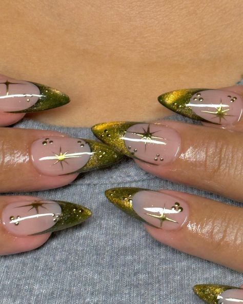 25 Gold Nails That Add Elegance To Your Look Gold Nail Designs, Gold Glitter Nails, Cat Eye Nails, Nagel Inspo, Cat Kuku, Heart Nails, Dream Nails, Funky Nails, Pretty Acrylic Nails