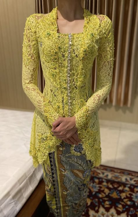 Baby Yellow Dress, Renda Kebaya, Model Dress Batik, Kebaya Wedding, Kebaya Modern Dress, Indonesian Wedding, Hijab Dress Party, Modern Kebaya, Kebaya Brokat