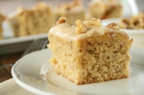 Banana Cake with Walnuts and Brown Butter Frosting- this cake sounds fancy but couldn't be easier! Or more delicious... Cake With Mayonnaise, Banana Toffee, Banana Cake Recipes, Brown Butter Frosting, Toffee Bars, Banana Cake Recipe, Butter Icing, Browned Butter, Butter Frosting