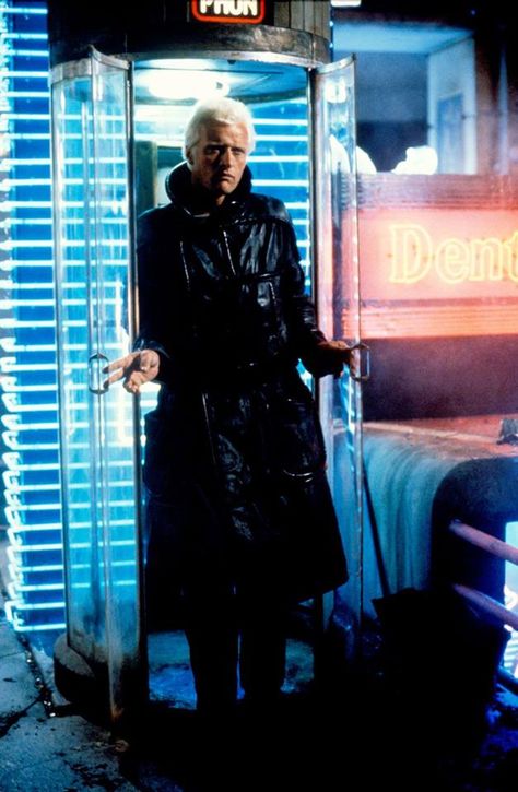 Rutger Hauer as Roy Batty. Blade Runner Art, Tyrell Corporation, Roy Batty, Rick Deckard, Rutger Hauer, Daryl Hannah, Electric Sheep, Film Blade Runner, Mode Editorials