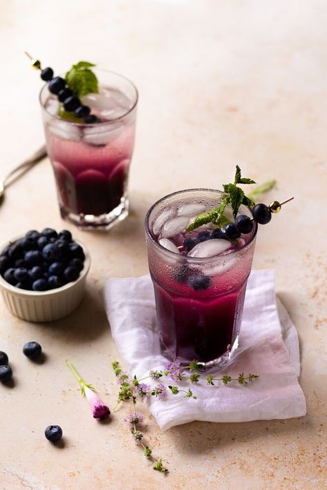 I've been in love with mock-tails this August especially when I find them so easy to make. I love that it is also non-alcoholic to share with loved ones who prefer it that way. Recently, I played around with some blueberries and decided to make a refreshing drink to combat the summer heat. Blueberries and ginger is one of my favorite combinations and I think it's such a fresh drink for the season. This recipe is easy to make and has minimal hands on time. Just need to wait for the blue… Corn Salad Recipe Easy, Easy Corn Salad, Blueberry Bread Recipe, Easy Homemade Ice Cream, Blueberry Banana Bread, Corn Salad Recipes, Shake Shake, Lime Vinaigrette, Blueberry Sauce