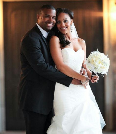 Beautiful couple Black Bride And Groom, Black People Weddings, Wedding Photography Guide, Bride Groom Photoshoot, Poses Bride And Groom, Black Marriage, Backyard Wedding Dresses, Groom Photoshoot, Ideas For Wedding Decorations