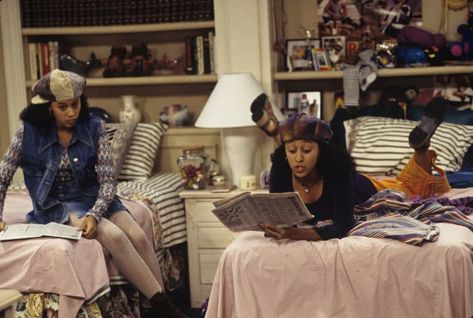 Sister, Sister Sister Sister Show, Sister Sister Aesthetic, Sister Sister Tv Show, Sisters Tv Show, Sister Aesthetic, Sister Bedroom, Tia And Tamera Mowry, Kids Shared Bedroom, Tamera Mowry