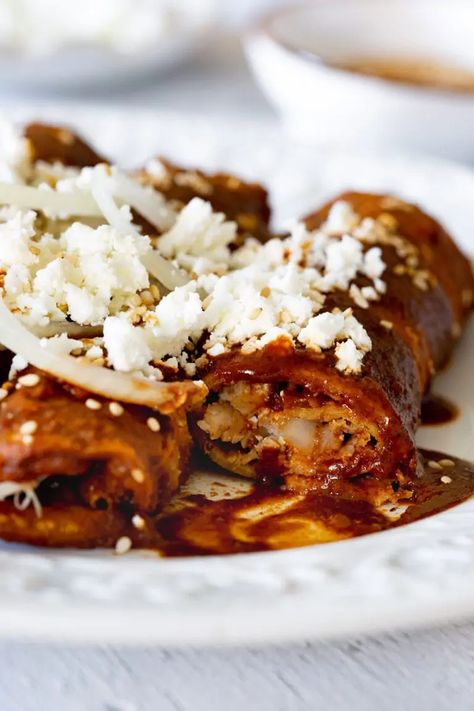 Enmoladas Recipe, Mole Enchiladas Recipe, Chicken Mole Enchiladas, Mole Enchiladas, Mexican Mole Sauce, Chicken Mole Recipe, Mexican Mole, Mole Recipe, Make Chicken Broth