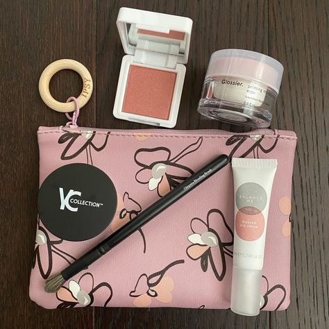 Priming Moisturizer, Ipsy Glam Bag, Ipsy Bag, Glam Bag, Dog Cookies, Setting Powder, Subscription Box, Beauty Care, Beauty Products