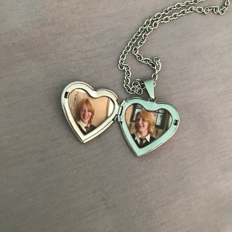 Draco Malfoy Necklace, Harry Potter Necklace, Cute Harry Potter, Phelps Twins, Harry Potter Icons, Fred And George Weasley, Weasley Twins, Hogwarts Aesthetic, Fred Weasley