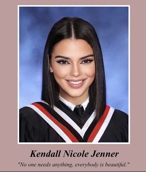 Kylie Jenner School, Kylie Jenner Fotos, Kylie Kardashian, Kendall Jenner Face, Kendall Jenner Icons, Celebrity Yearbook Photos, Yearbook Pictures, Passport Pictures, Prom Eye Makeup