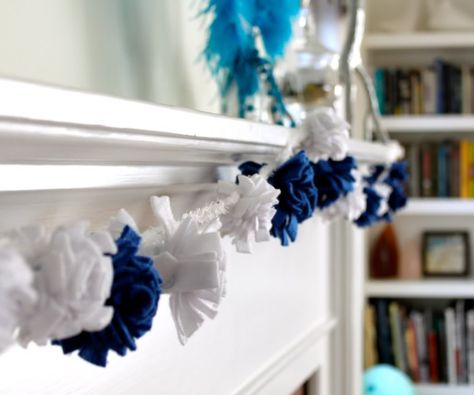 Hanukkah Garland, Hanukkah Diy, Diy Hanukkah, Decorating With Sticks, Garland Design, Hanukkah Crafts, Chanukah Decor, Hanukkah Decorations, Pom Garland