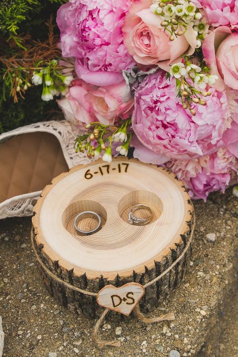 Ring Bearer Box Personalized Wood Ring Holder, Ring Box, Ring Bearer Pillow, Wood Slice, Ring Pillow Alternative - Etsy Wedding Ring Pillow Alternative, Country Wedding Rings, Handfasting Ideas, Wood Ring Holder, Ring Pillow Alternatives, Wedding Ring Bearer Boxes, Wooden Rings Engagement, Personalized Ring Box, Rustic Ring Box