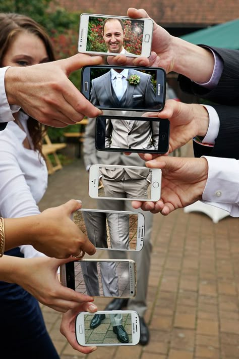 Photos of groom parts on cell phones Wedding Picture Poses, Foto Tips, Wedding Photos Poses, Trik Fotografi, Wedding Photography Poses, Wedding Cake Designs, בר מצווה, Wedding Shots, Wedding Humor