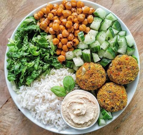 Falafel Bowl, Veggie Plate, Veggie Sandwich, Vegan Bowls, Roasted Chickpeas, Basmati Rice, Chickpeas, Clean Recipes, Couscous