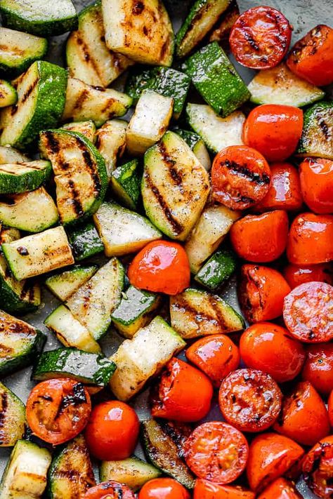 Grilled Zucchini Salad, Veg Salad Recipes, Zucchini And Tomato, Salad With Corn, Corn Tomato Salad, Greek Lemon Potatoes, Vegetable Side Dishes Healthy, Zucchini Corn, Grilled Salad