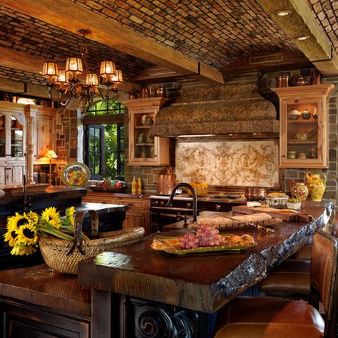 Rustic Tuscan Kitchen...what a unique countertop, love it, looks like carved out of real tree -Mari Mediterranean Kitchens, Style Toscan, Mediterranean Kitchen Design, Mediterranean Kitchen, Tuscan Design, Tuscan Kitchen, Interior Design Per La Casa, Rustic Italian, Mediterranean Home Decor