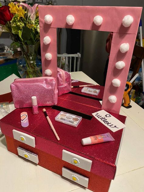 Suprise Boxes Gift Idea, Diy Suprise Ideas, Cardboard Vanity Diy, Big Box Diy, Christmas Suprises Ideas, Surprise Make Up, Kids Valentine Boxes, Surprise Engagement Party, Surprise Date