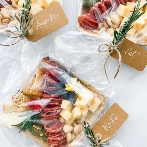 Leigh Hannan on Instagram: “I love personalizing the individual charcuterie boards for your events! Each is wrapped individually and tied with twine, handwritten tag…” Individual Charcuterie Boards, Individual Charcuterie, Grazing Food, Charcuterie Gifts, Graze Box, Paint Bar, Travel Snacks, Charcuterie Inspiration, Charcuterie Recipes