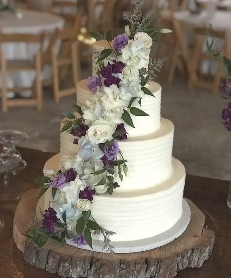 Simple Wedding Cake With Purple Flowers, Navy Lavender And Sage Wedding, Small Wedding Cakes Purple, Light Purple And Green Wedding Theme, Purple And Green Wedding Aesthetic, Lilac Wedding Cake Ideas, Lavender Theme Wedding Cake, Lilac Purple And Sage Green Wedding, Purple Flowers Wedding Cake