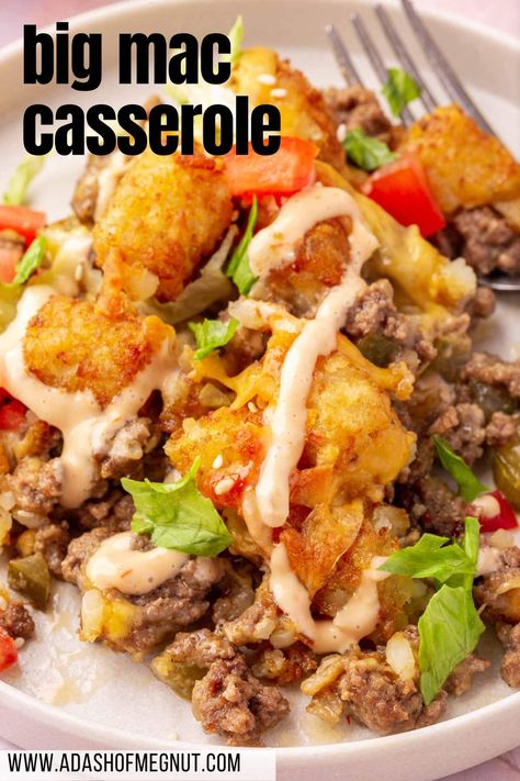 Looking for an easy, gluten-free dinner that combines familiar flavors in a new way? Try this Big Mac Casserole! It's a one-dish wonder that replicates the taste of a classic Big Mac, without the bun. Lean ground beef, onion, and special seasonings blend perfectly with a layer of gluten-free Thousand Island dressing. The crispy tater tots on top add a playful twist, while shredded cheddar cheese provides gooey richness. It's a versatile dish that's great for weeknights or entertaining. Big Mac Casserole With Tater Tots, Tater Tot Big Mac Casserole, Big Family Recipes, Tater Tot Casserole With Ground Beef, Big Mac Tater Tot Casserole, Tots Casserole, Gourmet Keto, Big Mac Casserole, Meal Packaging