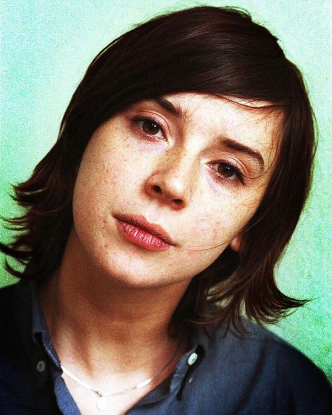 Pitchfork on Instagram: “Read about the music that made Cat Power’s Chan Marshall in the link in our bio. — 📷 of Chan Marshall in 1999, at age 27 by Lex van Rossen…” Chan Marshall, Bel Powley, Cat Power, Music Nerd, The Cramps, Nick Cave, Female Musicians, Women In Music, Old Singers