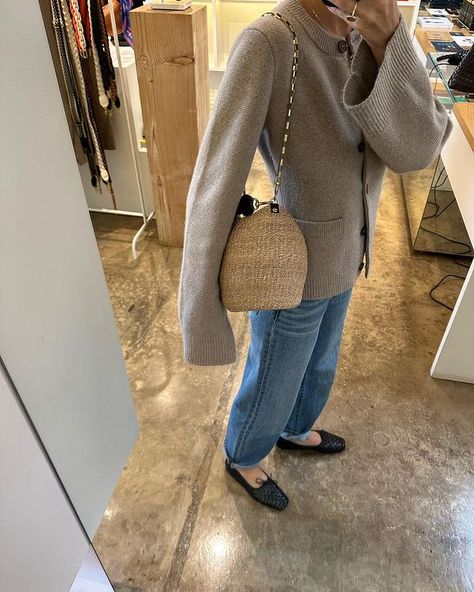 Flats Fall Outfit, Winter Inspo Outfits, Luteal Phase, Jenni Kayne, Beige Cardigan, Fashion 101, Closet Fashion, Comfy Fashion, Outfit Inspo Fall