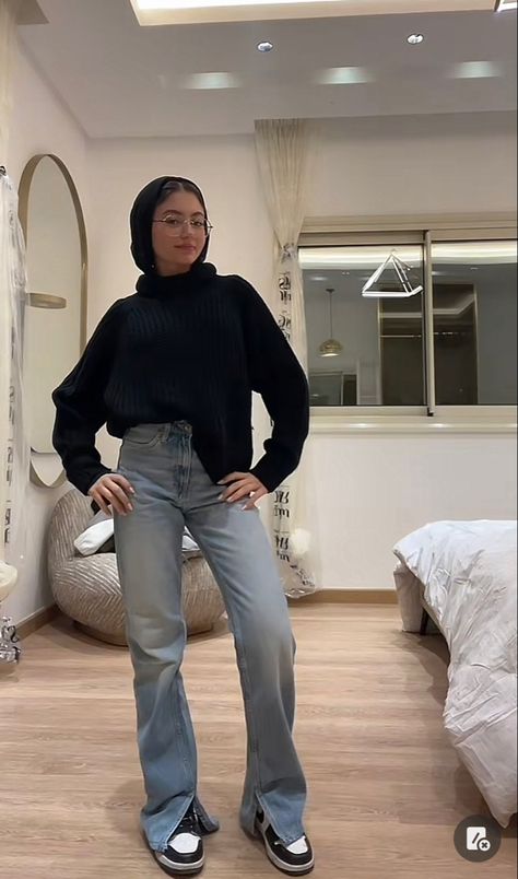 Jeans Hijabi Outfits, Bootcut Jeans Outfit Hijab, Hijabi With Jeans, Jeans Outfit Muslim Women, Hijabi Jean Outfits, Hijabi Denim Outfit, Hijab Outfit Jeans, Modest Jeans Outfit, Gray Shirt Outfit