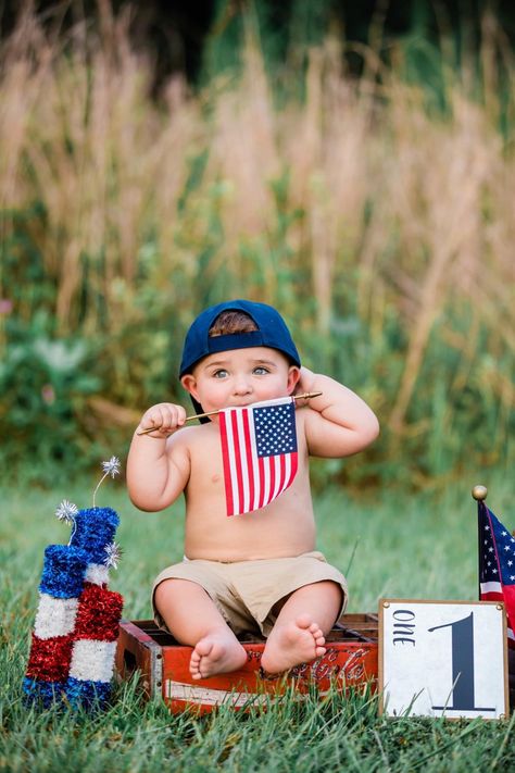 1st 4th Of July Baby Boy Pictures, 4th Of July 1st Birthday Photo Shoot, 1st 4th Of July Pictures, 4th Of July Pictures Baby, First Fourth Of July Pictures, Labor Day Baby Photoshoot, 4th Of July Milestone Picture, July Monthly Baby Pictures, Fourth Of July Baby Photoshoot