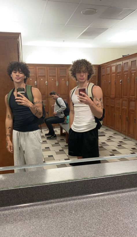 Fit Lads Curly Hair, Fit Boys With Curly Hair, Fine Guys With Curly Hair, Mixed Race Guys Curly Hair, Haircuts For Trans Guys Curly Hair, Boy Headbands, Jheri Curl, Ballet Boys, Men Haircut Curly Hair