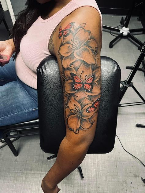 Cute Shoulder Tattoos, Tattoo Ideas Female Sleeve, Red Tattoo Ideas, Cute Thigh Tattoos, Red Ink Tattoo, Arm Sleeve Tattoos For Women, Hip Thigh Tattoos, Feminine Tattoo Sleeves, Rose Tattoos For Women