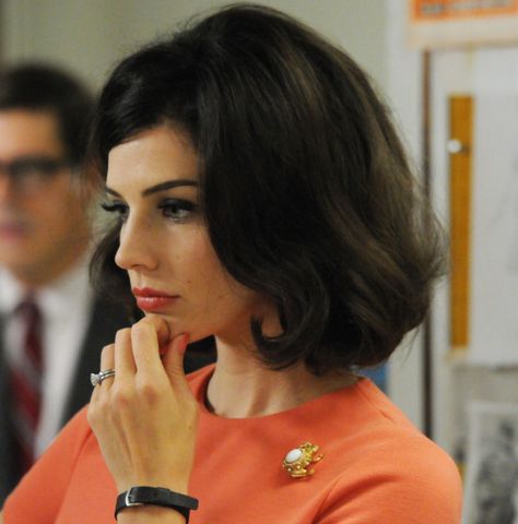 Megan Draper hair style Mad Men Hair, Megan Draper, Big Wavy Hair, Jessica Pare, 60s Hair, Brunette Bob, Jessica Lee, Fashion Formal, Mad Men Fashion