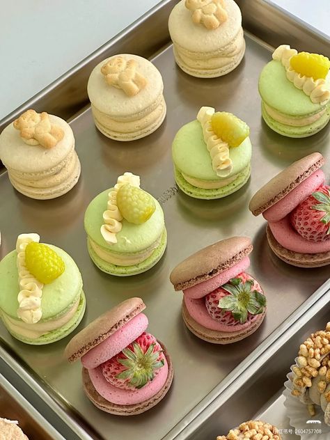 Fancy Macarons, Macaron Bakery, Cute Macarons, Easy Macaroons Recipe, French Macaroon Recipes, Macaron Cake, French Macaroons, Macaroon Recipes, Unique Desserts